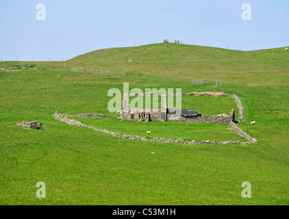 An abandoned croft property on Unst in the Shetland Isles, Scotland. SCO 7470 Stock Photo