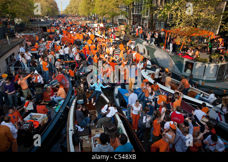 The Netherlands, Amsterdam. Kingsday, 27 april, is a unique night and day carnival like event. Canal parade. Stock Photo