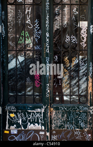 Graffiti on a door, Malasana, Madrid, Spain Stock Photo