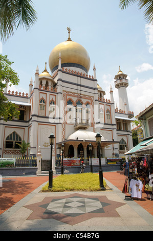 Sultan Mosque and shopping district Bussorah Street in the Arab Quarter, Singapore, Southeast Asia, Asia Stock Photo