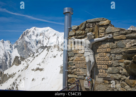 Crucifix at Punta Helbronner against Mont Blanc, Mont Blanc de Courmayeur summits, Italy, Mont Blanc Massif, Alps Stock Photo