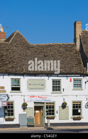 The Crown Inn, The Halfpenny Brewery, High Street, Lechlade on Thames, the Cotswolds, Gloucestershire, England, UK Stock Photo