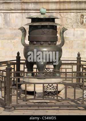 Decorative urn at the Forbidden City, Beijing, China Stock Photo