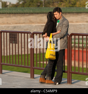 Couple romancing at the Temple Of Heaven, Beijing, China Stock Photo