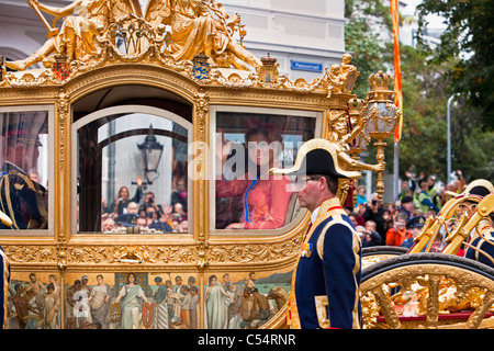 Netherlands, The Hague, 3rd tuesday of September: Prinsjesdag. princess Maxima and prince Willem Alexander in golden coach. Stock Photo
