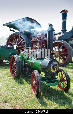 Working 1/4 Scale Foster traction engine in front of a 1920 Burrell ...