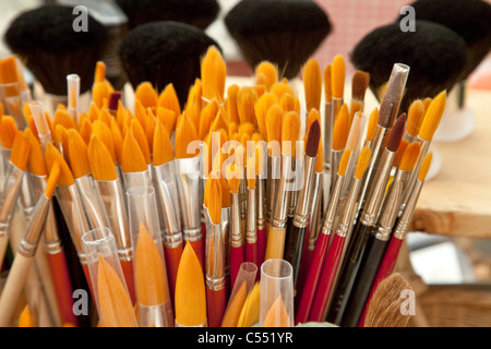 Many different brushes from different animal hair - Viele verschiedene Pinsel aus unterschiedlichen Tierhaaren