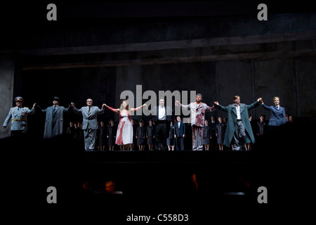 curtain call of conductor with cast at performance of Verdi's Macbeth at the Deutsche Oper, Berlin, Germany Stock Photo