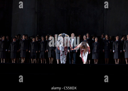 curtain call of Macbeth and lady Macbeth at performance of Verdi's Macbeth at the Deutsche Oper, Berlin, Germany Stock Photo