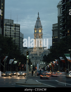 USA, Pennsylvania, Philadelphia, Benjamin Franklin Parkway and City Hall at dusk Stock Photo