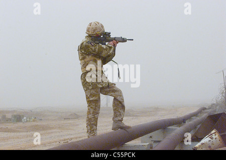 DESERT RAT SEARCHING FOR LOOTERS IN SOUTHERN IRAQ-2003 Stock Photo - Alamy