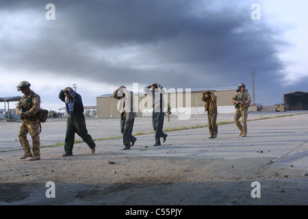 DESERT RATS ROUND UP PRISONERS OF WAR IN BASRA SOUTHERN IRAQ-2003 Stock ...