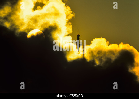 Oil refinery at dawn, Edmonton, Alberta, Canada Stock Photo