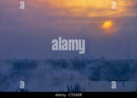 Oil refinery at dawn, North Saskatchewan River, Saskatchewan, Alberta, Canada Stock Photo