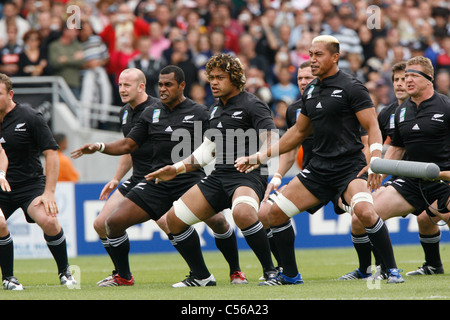 All Blacks rugby team from New Zealand performing the ritual Haka before the match Stock Photo