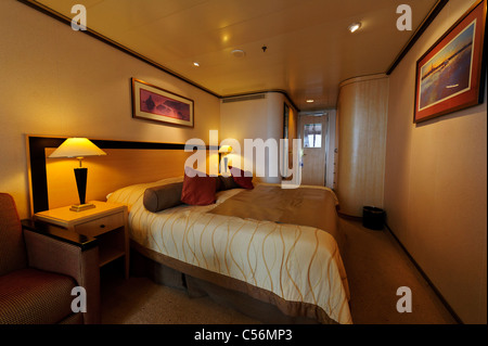 A Queen Mary Stateroom on the ship Stock Photo - Alamy