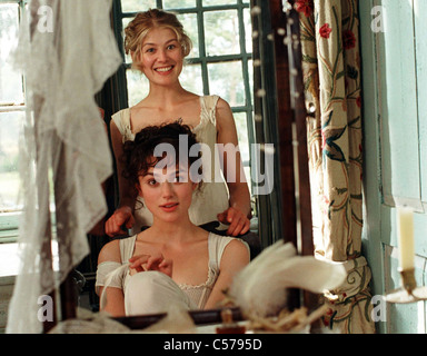 PRIDE AND PREJUDICE  2005 Focus Features/Universal Pictures/Studio Canal film with Rosamund Pike at top and Keira Knightley Stock Photo