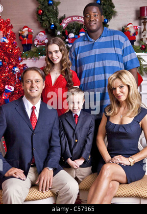 THE BLIND SIDE 2009 Warner Bros film with Sandra Bullock at right, Tim McGraw at left and Quinton Aaron in blue shirt Stock Photo