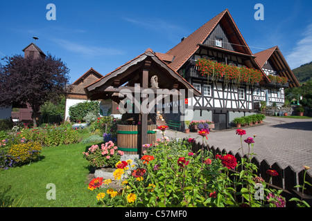 Bauernhaus und Bauerngarten, Blumengarten  in Sasbachwalden, farmer house and flower garden Stock Photo