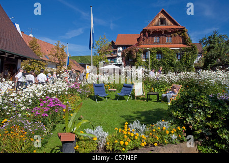 Bauernhaus und Bauerngarten in Sasbachwalden, farmer house and flower garden Stock Photo