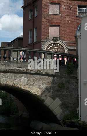 Bridge over the Kennet and Avon Canal Newbury Griffins sausage shop Stock Photo