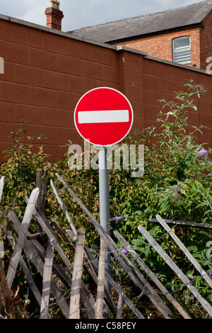 UK British Urban No Entry Sign, Post Mounted. Street Furniture. Stock Photo