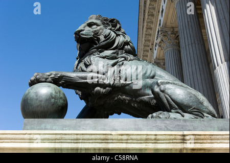 Lion statue outside the Palacio de las Cortes where the Congress of Deputies meets, Madrid, Spain Stock Photo