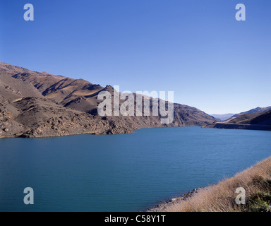 Man-made Lake Dunstan on Clutha River, Central Otago District, Otago Region, South Island, New Zealand Stock Photo