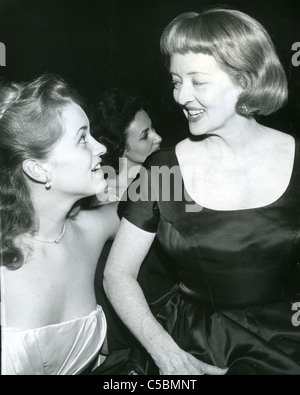 BETTE DAVIS US film actress with daughter Barbara about 1965 Stock Photo