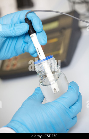 Wednesday 6th July 2011 Lab technician using a PH Meter at the Leeds Metropolitan University Bio Chemistry Laboratories. Stock Photo