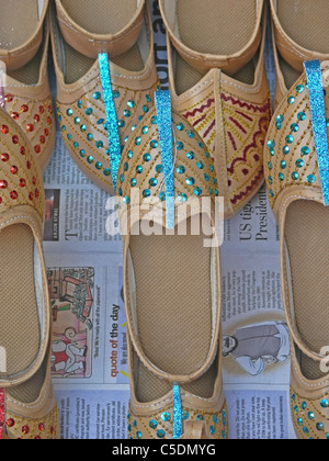 Traditional leather Shoes on display outside a shop. Pune, Maharashtra, India Stock Photo