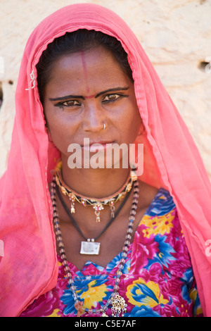 A woman of Jaisalmer in the Great Thar Desert, Rajasthan, India Stock ...
