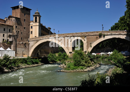 Italy, Rome, Tiber river, Isola Tiberina, Pons Fabricius, Ponte Fabricio, ancient roman bridge (62 BC) Stock Photo