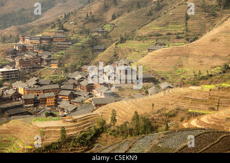 The world-famous rice terraces of Longji 'backbone of the dragon' and the village of Ping An near  Long Sheng, Guangxi, China Stock Photo