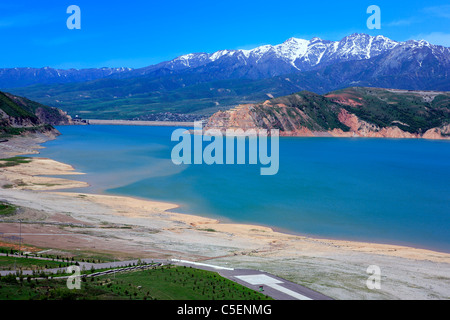 Chorvak reservoir and the mountains of Tian-Shan (province of Tashkent), Uzbekistan Stock Photo