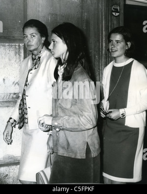 INGRID BERGMAN in Rome in 1968 with daughters Isabella (centre) and Isotto by her marriage to Roberto Rossellini Stock Photo