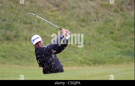 JASON DAY PLAYS HIS BUNKER SHO THE OPEN CHAMPIONSHIP ROYAL ST.GEORGE'S SANDWICH KENT ENGLAND 16 July 2011 Stock Photo