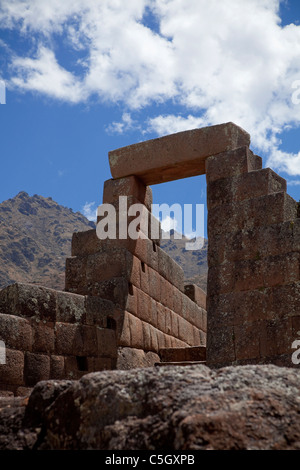 Inca Gate and ruins of Pisac in the Sacred Valley, Péru, Andes, Altiplano, South America Stock Photo