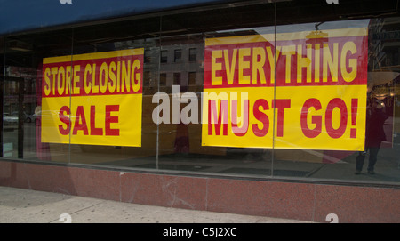 store closing sign Stock Photo - Alamy