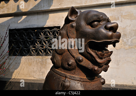 Casting in bronze of a temple guardian or lion-dog, YuYuan Gardens, Shanghai, China Stock Photo
