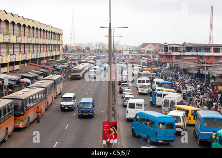 Busy market street with stalls, Kaneshie Market, Accra, Ghana Stock ...