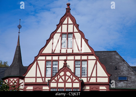 Fachwerkhaus am Marktplatz, historischer Stadtkern, Bernkastel-Kues, Half-timbered houses, market square, gable, old town Stock Photo