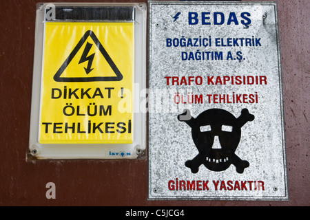 Warning sign for electricity in Turkish language Stock Photo