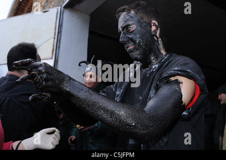 ' Devils Luzón ' Preparing for Carnival in LUZON. Guadalajara . Castille - La Mancha . SPAIN Stock Photo