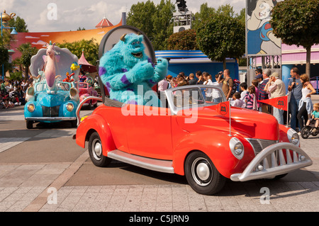 The Stars 'n' Cars parade with Monsters inc at Disneyland Paris in ...