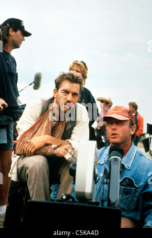 Revenge  Year: 1990 USA Director: Tony Scott Kevin Costner, Tony Scott Shooting picture Stock Photo