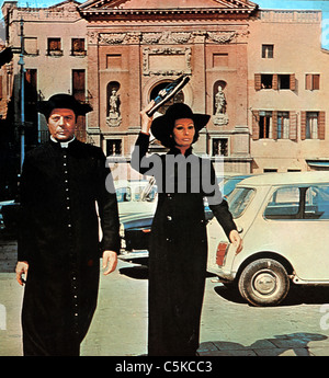 La Moglie del prete The Priest's Wife Year: 1970 Italy Sophia Loren, Marcello Mastroianni  Director: Dino Risi Stock Photo