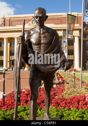 Bronze statue of Mahatma Gandhi outside Wellington Railway Station, New Zealand Stock Photo