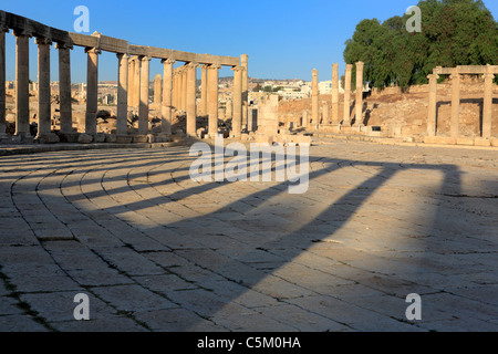 Oval Forum, ancient Gerasa (2nd-6th century), UNESCO World Heritage site, Jerash, Jordan Stock Photo