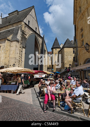 Covered market building and pavement cafes in Sarlat-la-Canéda Stock Photo